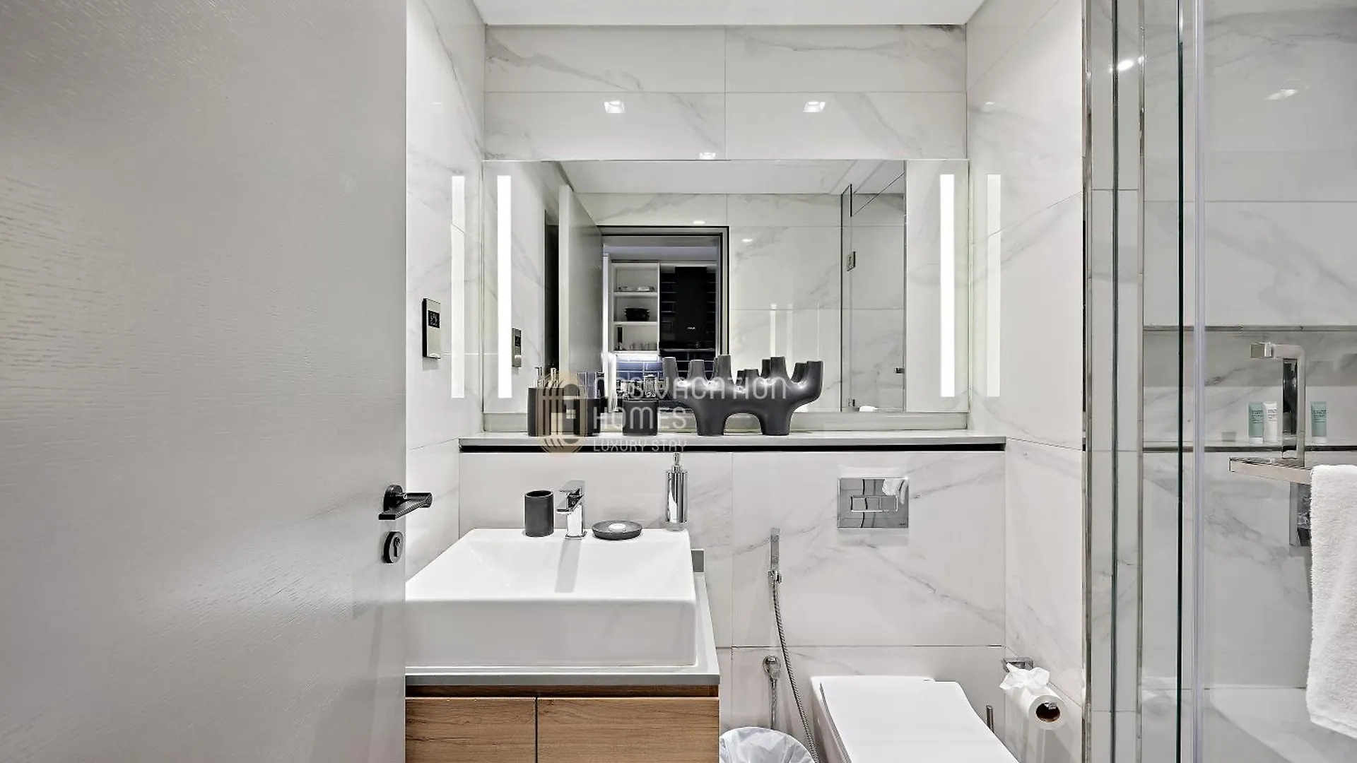 Apartment Luxury Escapes Modern Studio Mag 318 Dubai